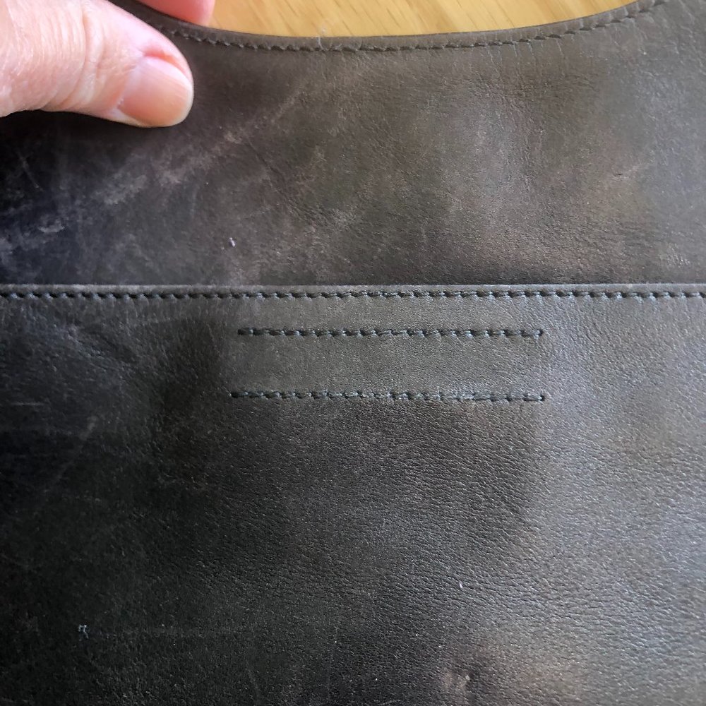 Authentic Prada leather crossbody - Picture 10 of 13